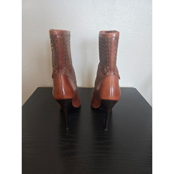 Donald J. Pliner DMSX  Brown Laser Cut Perforated Ankle Heeled Booties size 7 - Picture 5 of 11